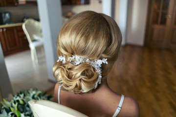 Bride hairstyle with decoration-2