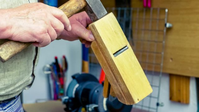 Wood plane adjustmen and justification, an rustic workbench
