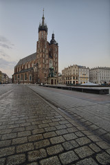 Fototapeta na wymiar St. Mary's Church on Krakow Market Square