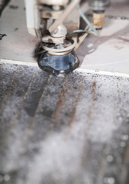water pressure cutting machine cutting through stainless steel materials