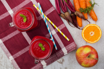 Vegetable and fruit cocktail, served in a jar, with fresh beets,