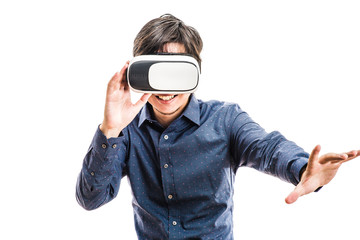 VRゴーグルを身に着けている男性,バーチャルリアリティ体験