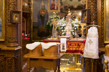 Fototapeta na wymiar Inside the Orthodox church on Easter