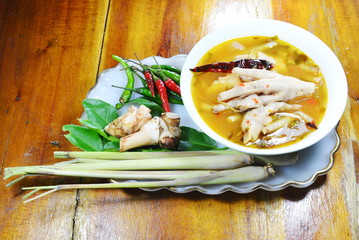 chicken feet with tamarind leaf spicy tom yam and mixed ingredient herb