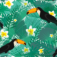 Seamless tropical pattern with green palm leaves, tukan and tropical flower. Jungle texture. Perfect for wallpapers, pattern fills, web page backgrounds, surface textures, textile. Vector Illustration © solodkayamari