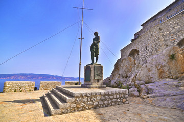 Fototapeta na wymiar statue of Andreas Miaoulis at Hydra island Greece
