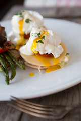 Benedict eggs with asparagus