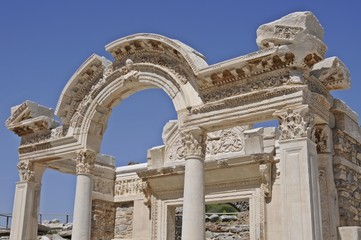 Hadrian Tapınağı Efes 