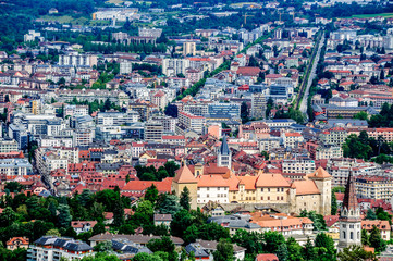 Vue aérienne d'ensemble d'Annecy