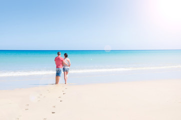 Verliebtes Paar am Strand