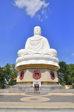 White big statue of Buddha