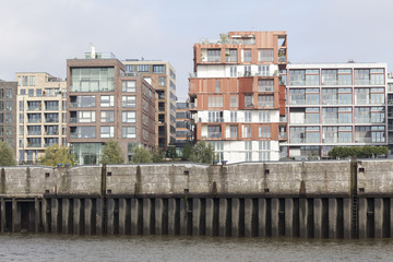 Fassade eines modernen Wohngebäudes in Hamburg, Deutschland