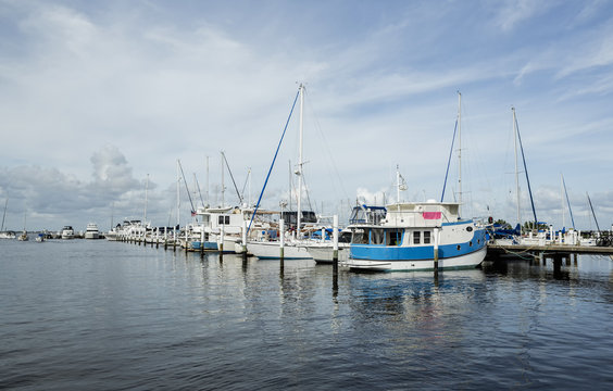 Fototapeta Yachts moored at marina near Fort Myers. Florida.