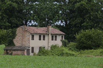 Fototapeta na wymiar Rovigo, Italia - June, 19, 2016: country house in Rovigo, Italy