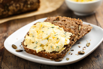 Eiersalat auf Brot - Egg salad and bread