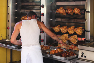 Rôtisserie sur le marché de Sète (France)