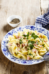 Pasta with ham and cream sauce