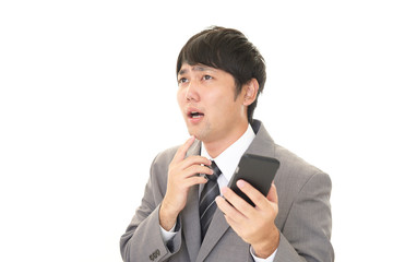不安そうな表情のビジネスマン