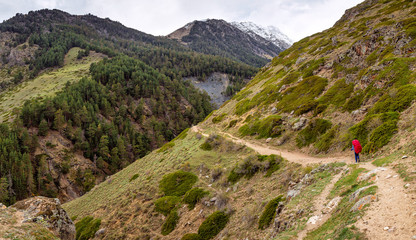 Naklejka premium Woman mountain Hiker with backpack enjoy view in Caucasus mountains, Elbrus region, Russia.