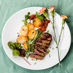 Steak mit Bratkartoffeln