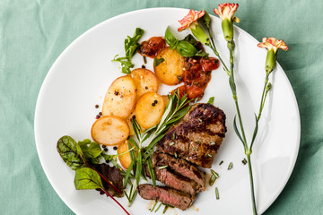 Steak mit Bratkartoffeln