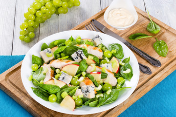 grilled chicken, spinach, apple slices, gorgonzola cheese, grape