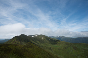 Fototapeta premium Piękne zachmurzone niebo nad górami 2