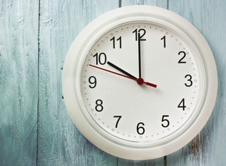 'Beginning of workday' or 'time' concept: white clock with copyspace
