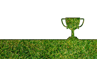 Nachhaltige Reklame: Pokal auf Gras Hintergrund ausgeschnitten. 