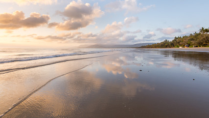 Fototapeta premium Sunrise, Four Mile Beach, QLD, Australia
