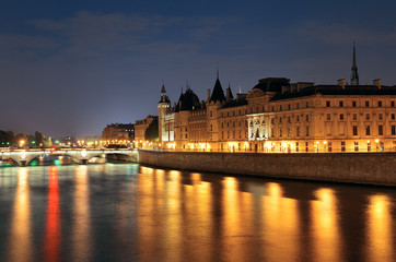 Fototapeta na wymiar River Seine