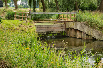Fototapeta na wymiar Weir on the Damme Canal