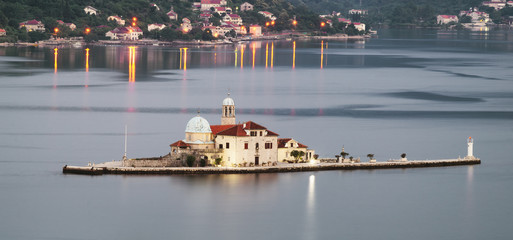 Wyspa Matki Boskiej na Skale,Boka Kotorska,Perast,Czarnogóra © Mike Mareen