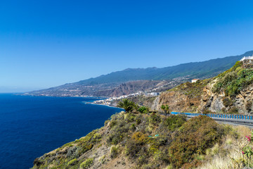 Fototapeta na wymiar Ausblick auf Santa Cruz de la Palma (Kanarische Inseln)