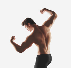 Render 3d ragazzo fitness con muscoli braccia