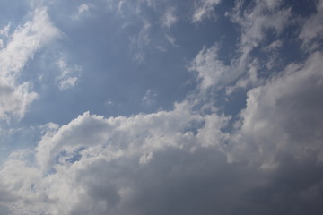 Fototapeta premium 晴天 / 晴天と雲を撮影しました。