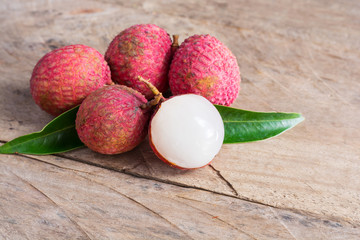 Obraz na płótnie Canvas Lychee, Fresh lychee and peeled showing the red skin and white f