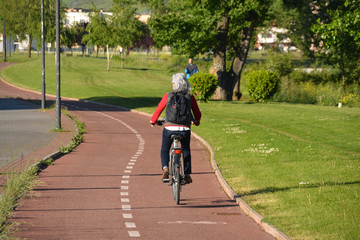 circulando por un carril bici