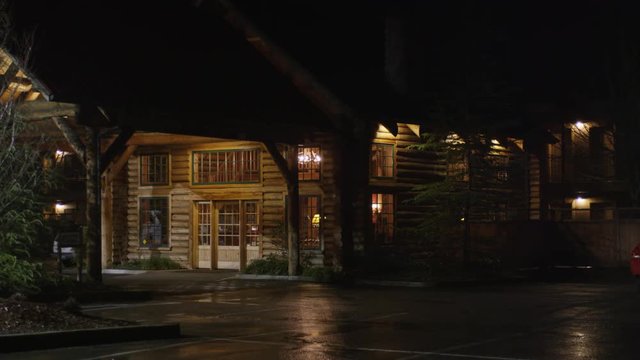 Motel lodge entrance at night in Grants Pass Oregon