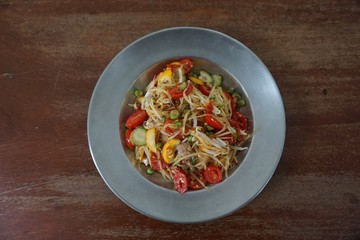 Thai spicy papaya salad