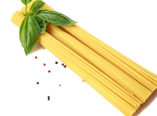 バジルとパスタと粒こしょう
