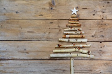 Weihnachtlicher Hintergrund - Holztextur - Weihnachtsbaum