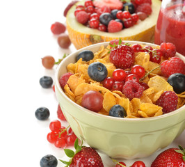 Corn flakes with berries