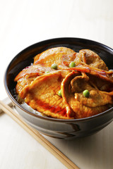 豚丼　rice covered with pork

