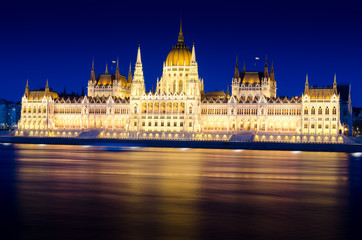 Fototapeta premium Ungarisches Parlament
