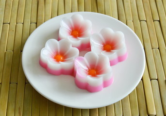 Obraz na płótnie Canvas flower fruit coconut jelly on dish