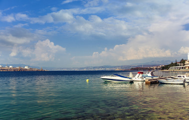 Fototapeta na wymiar power boats parked on the sea