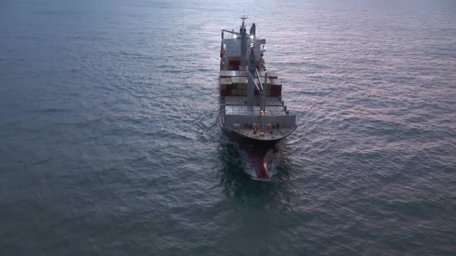 cargo de nuit vu du ciel