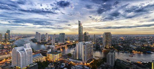Bangkok stad en Chao Phraya rivier panorama uitzicht