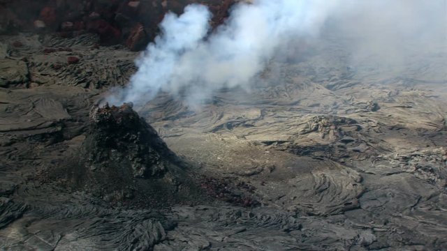 Flying past Puu Oo volcanic vent on Hawaii's Kilauea